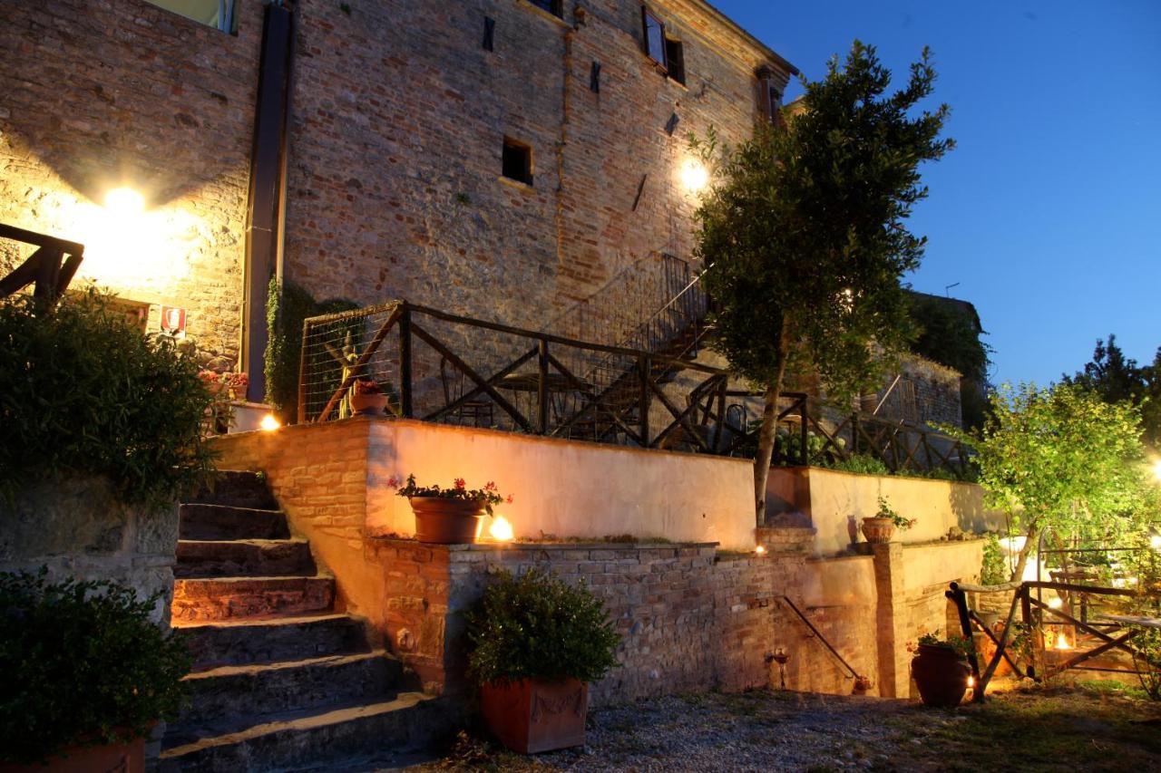 La Rosa Scarlatta Monterubbiano Quarto foto